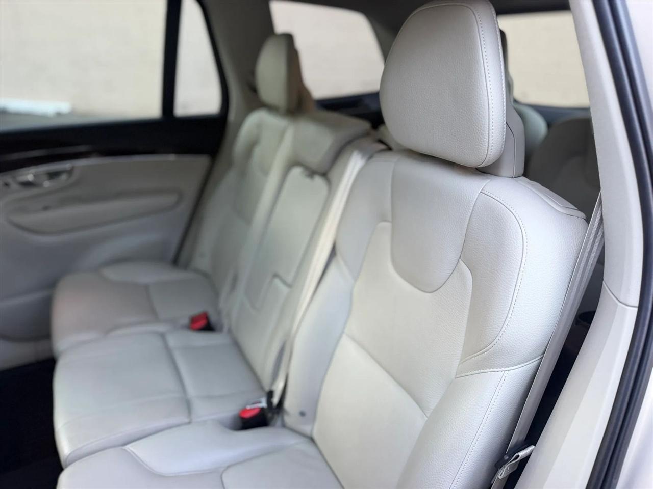Volvo XC90 T6 AWD 7-Passenger Momentum 2017