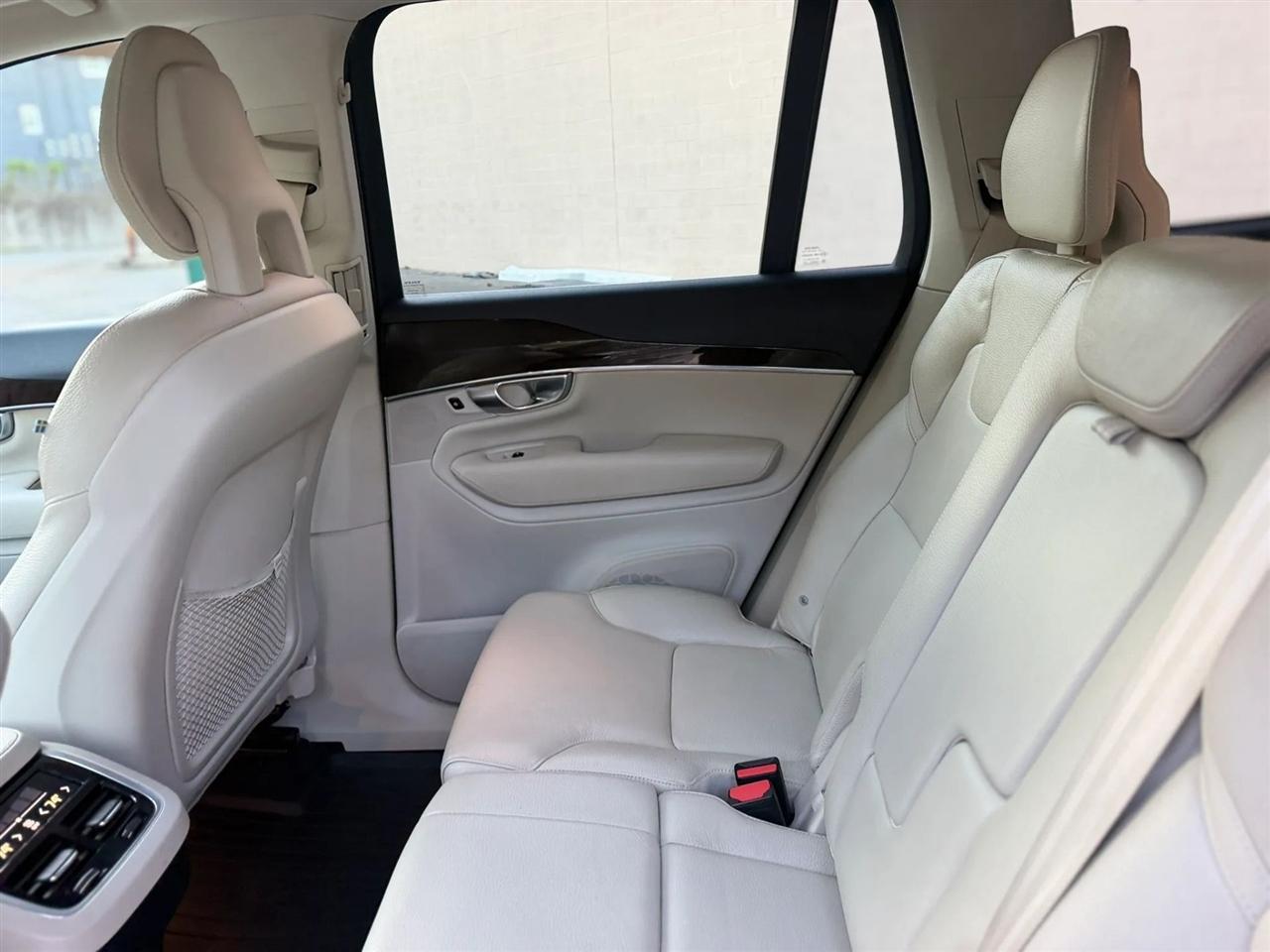 Volvo XC90 T6 AWD 7-Passenger Momentum 2017