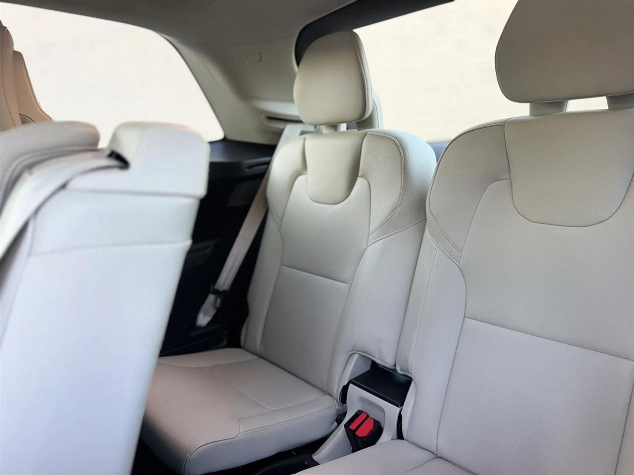 Volvo XC90 T6 AWD 7-Passenger Momentum 2017