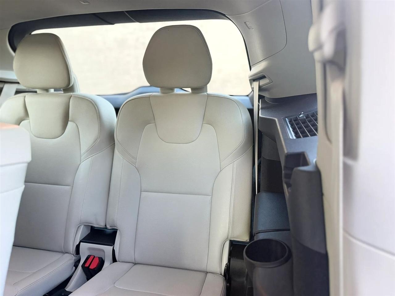 Volvo XC90 T6 AWD 7-Passenger Momentum 2017