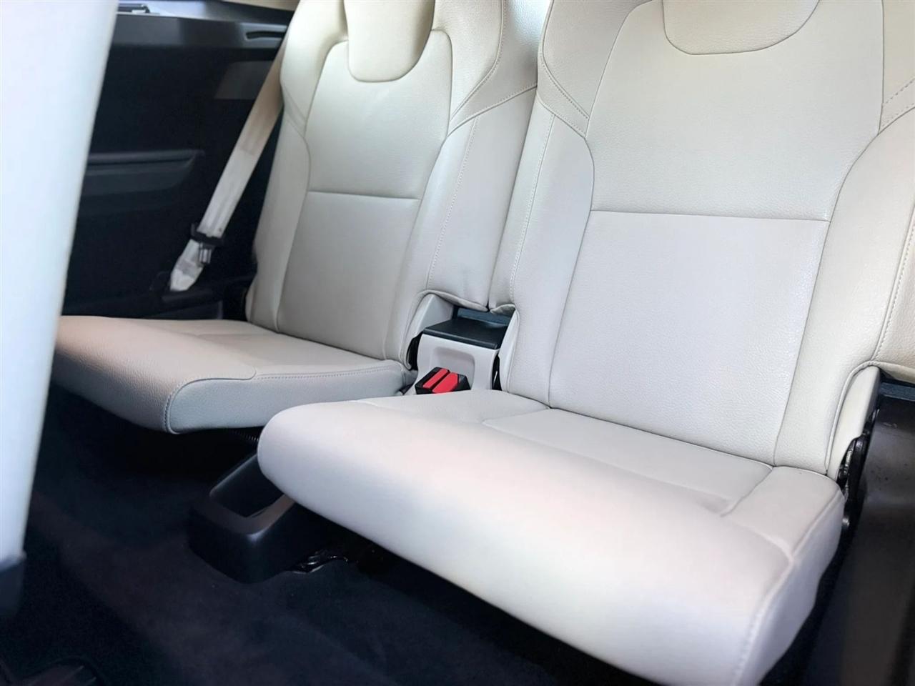 Volvo XC90 T6 AWD 7-Passenger Momentum 2017