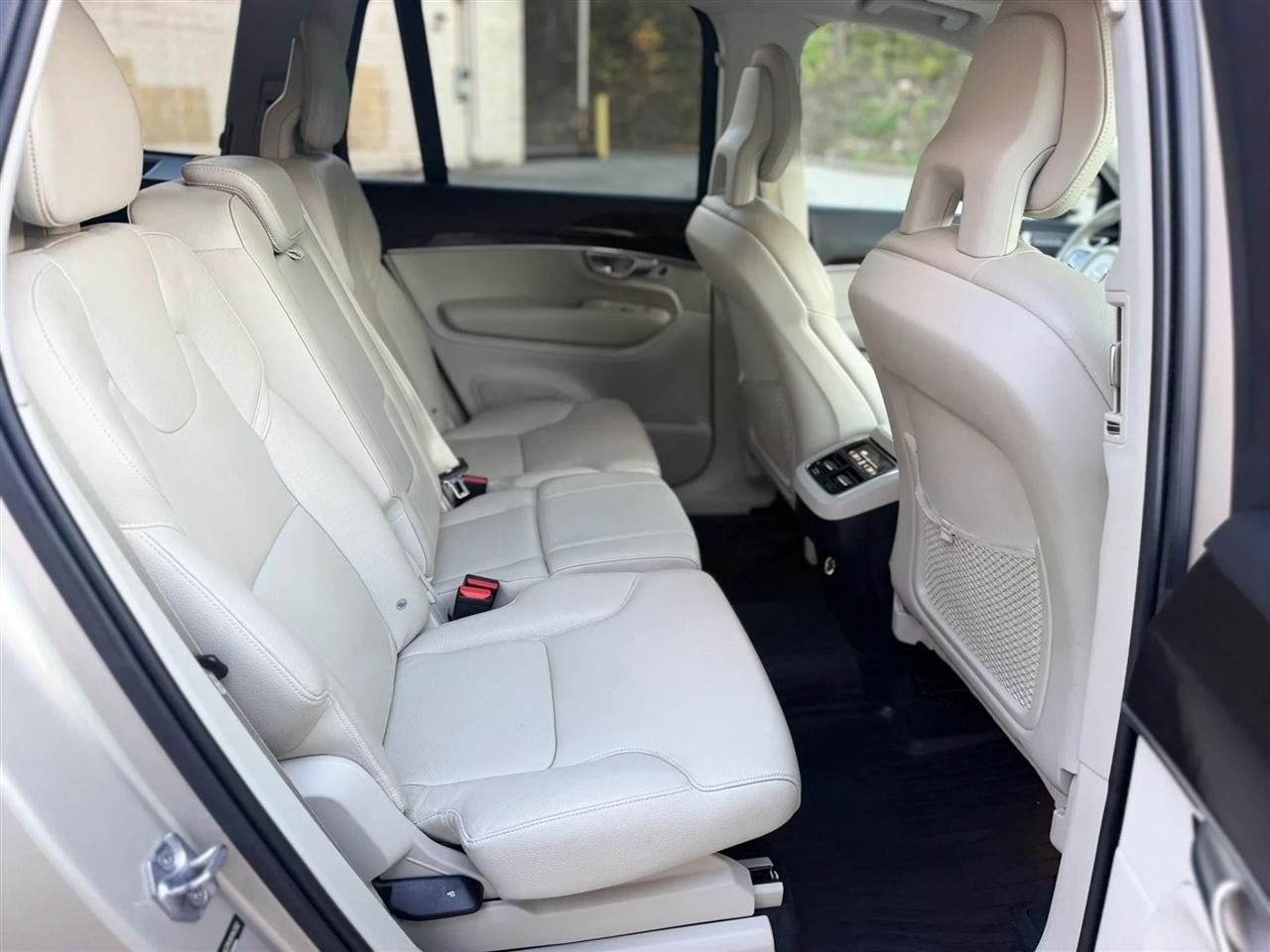 Volvo XC90 T6 AWD 7-Passenger Momentum 2017