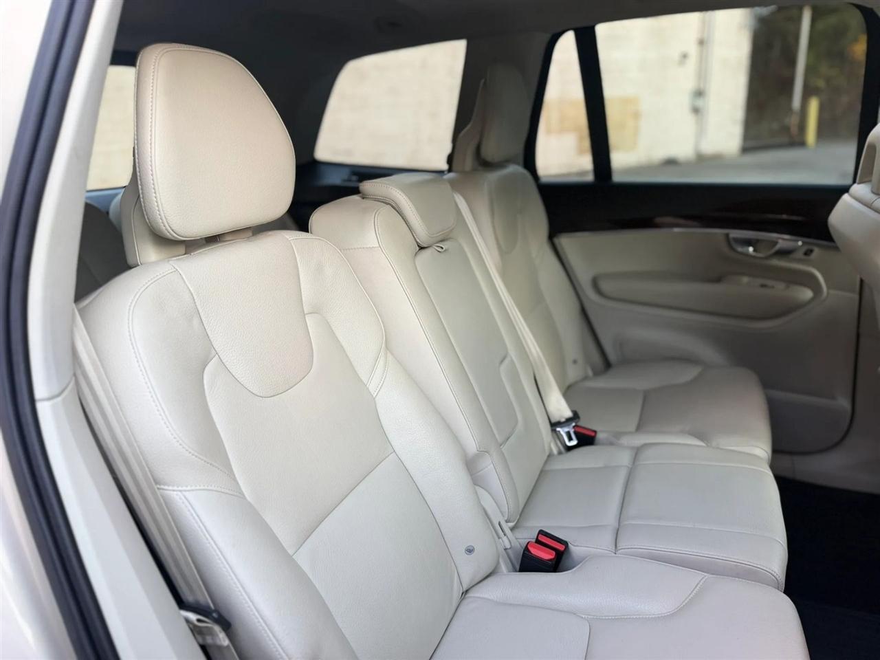 Volvo XC90 T6 AWD 7-Passenger Momentum 2017