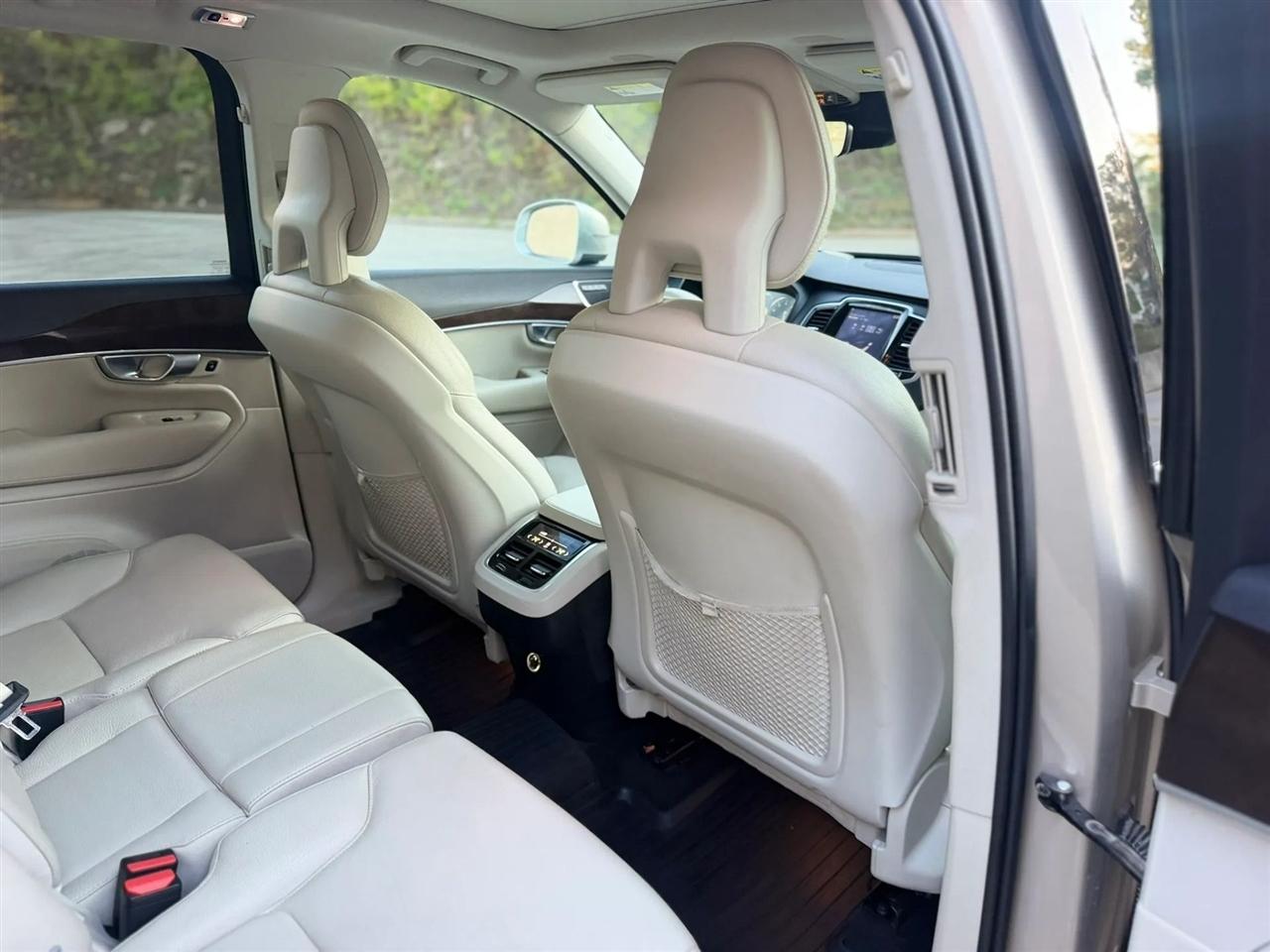 Volvo XC90 T6 AWD 7-Passenger Momentum 2017