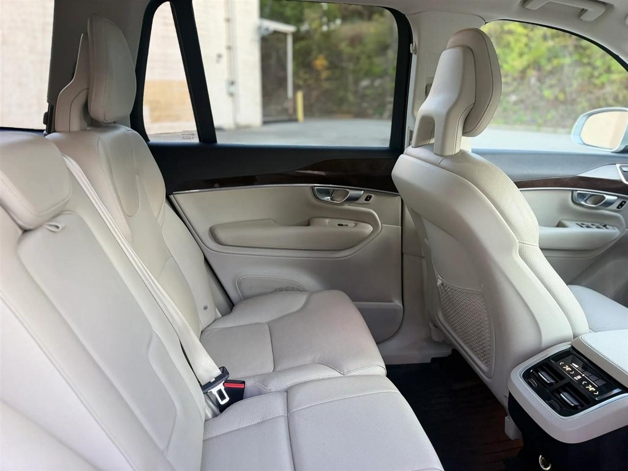 Volvo XC90 T6 AWD 7-Passenger Momentum 2017