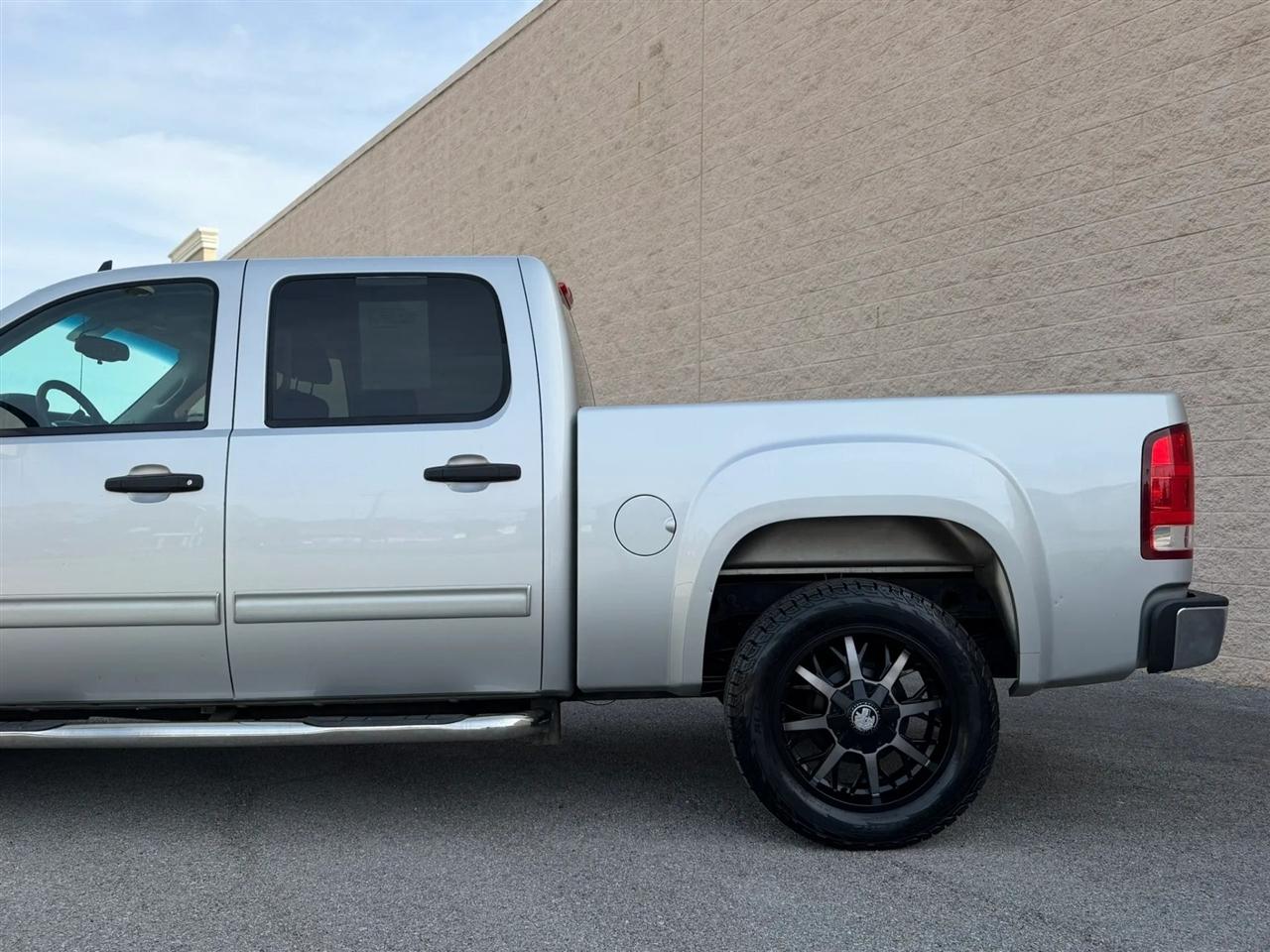 GMC Sierra 1500 2WD Crew Cab 143.5" SL 2011