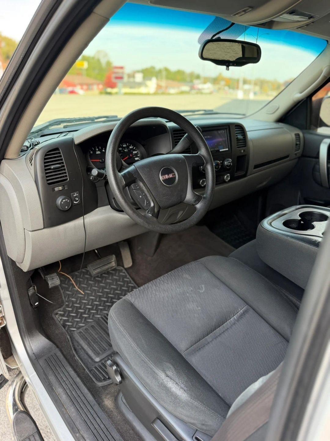 GMC Sierra 1500 2WD Crew Cab 143.5" SL 2011