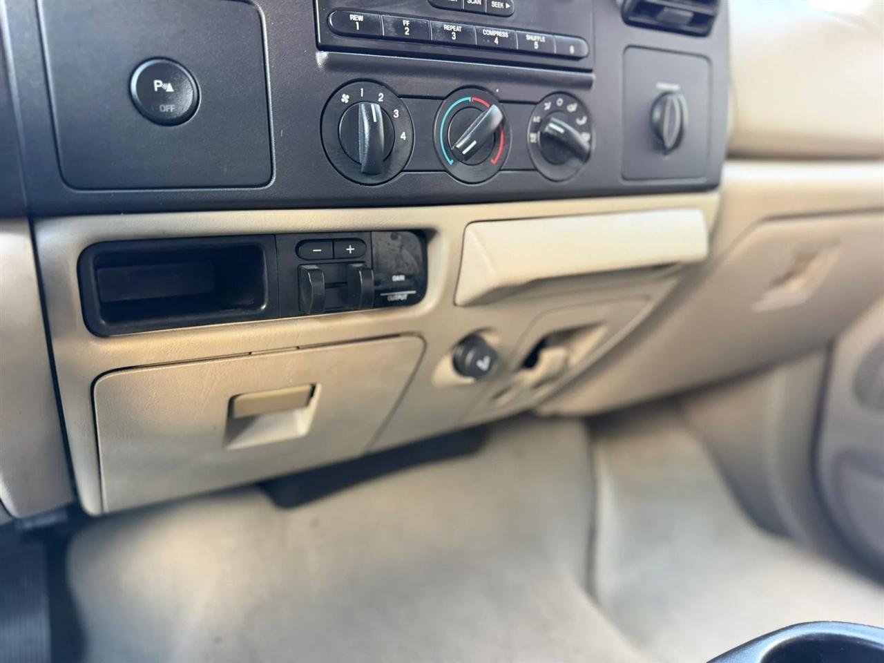 Ford Super Duty F-250 Crew Cab 156" King Ranch 2006