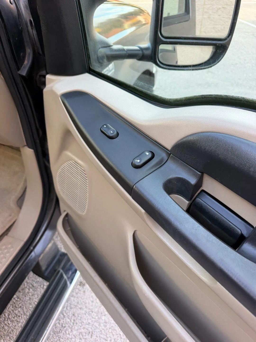 Ford Super Duty F-250 Crew Cab 156" King Ranch 2006