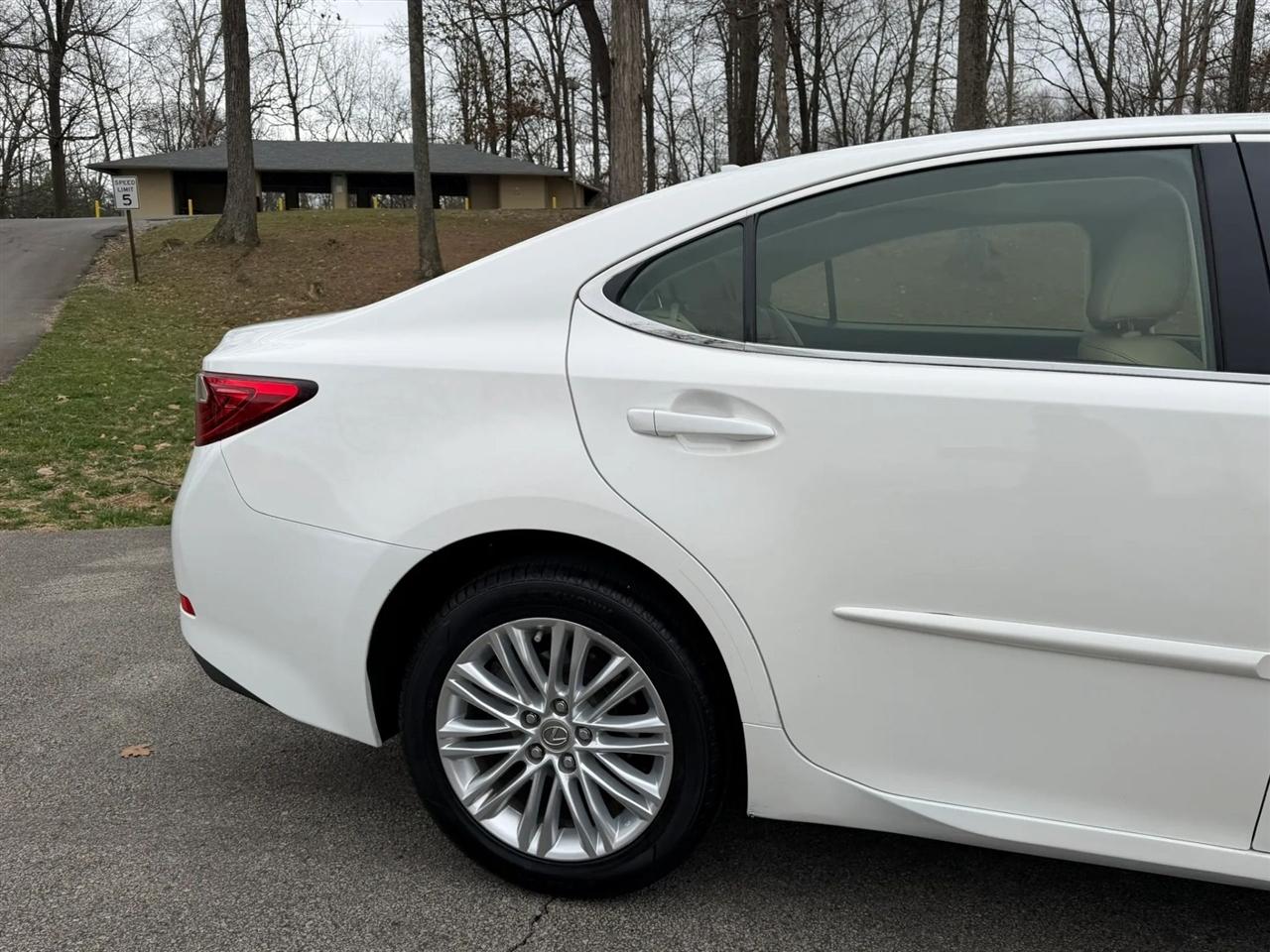 Lexus ES 350 4dr Sdn 2013