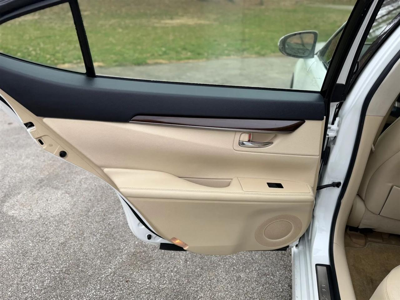 Lexus ES 350 4dr Sdn 2013