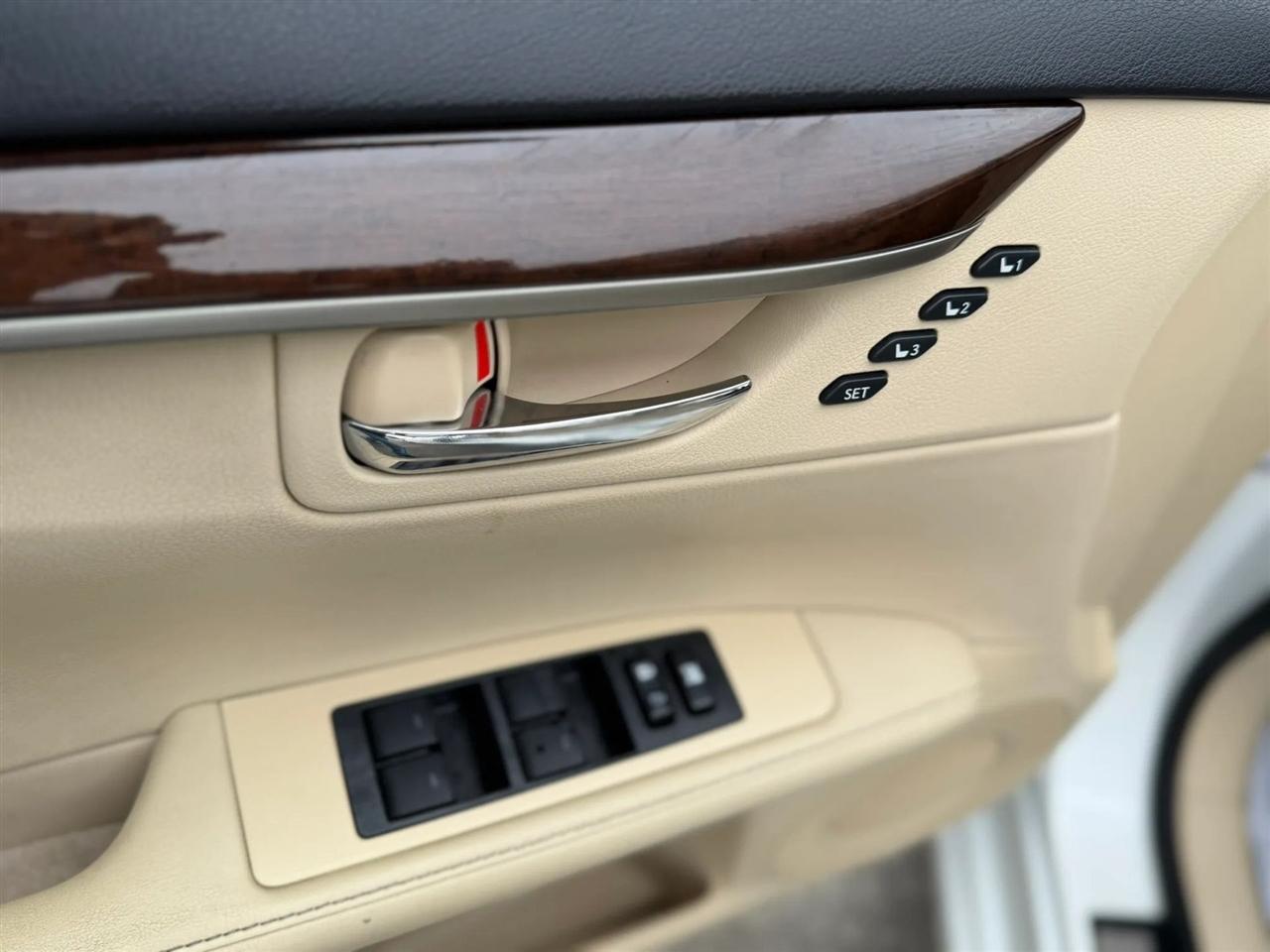 Lexus ES 350 4dr Sdn 2013