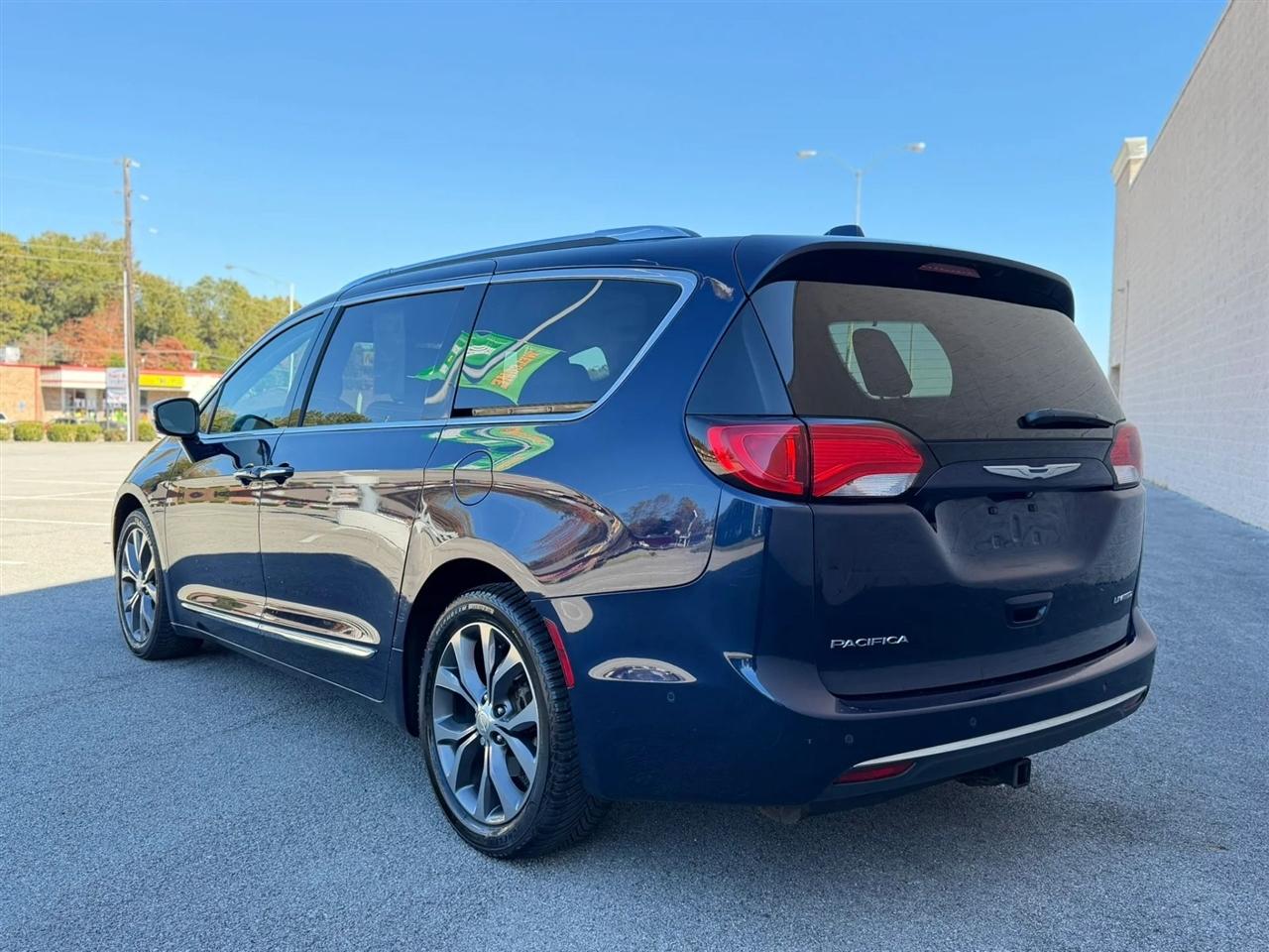 Chrysler Pacifica Limited FWD 2017