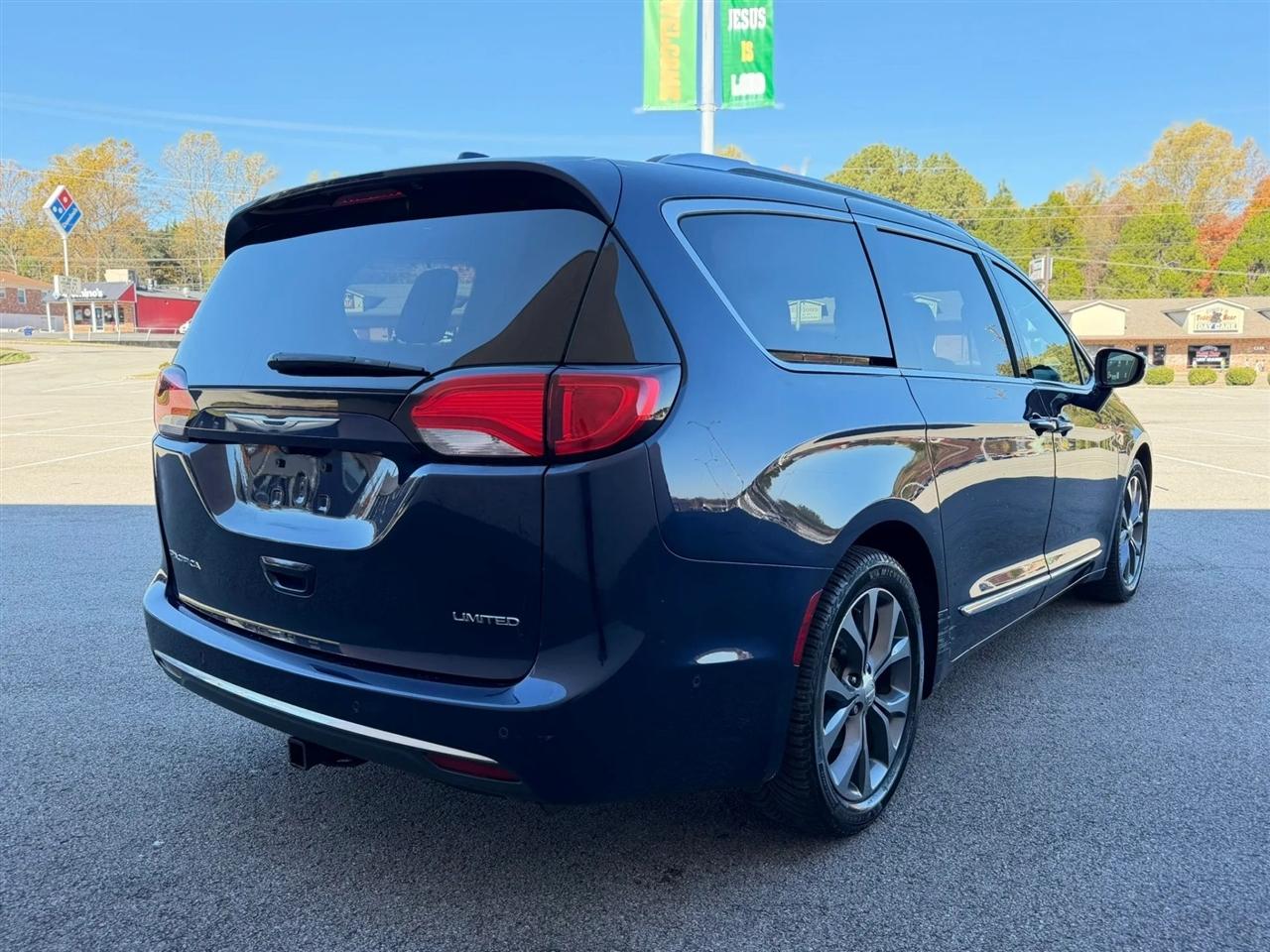 Chrysler Pacifica Limited FWD 2017