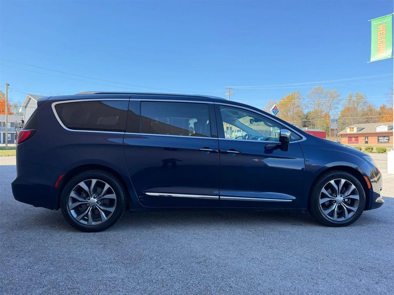 Chrysler Pacifica Limited FWD 2017