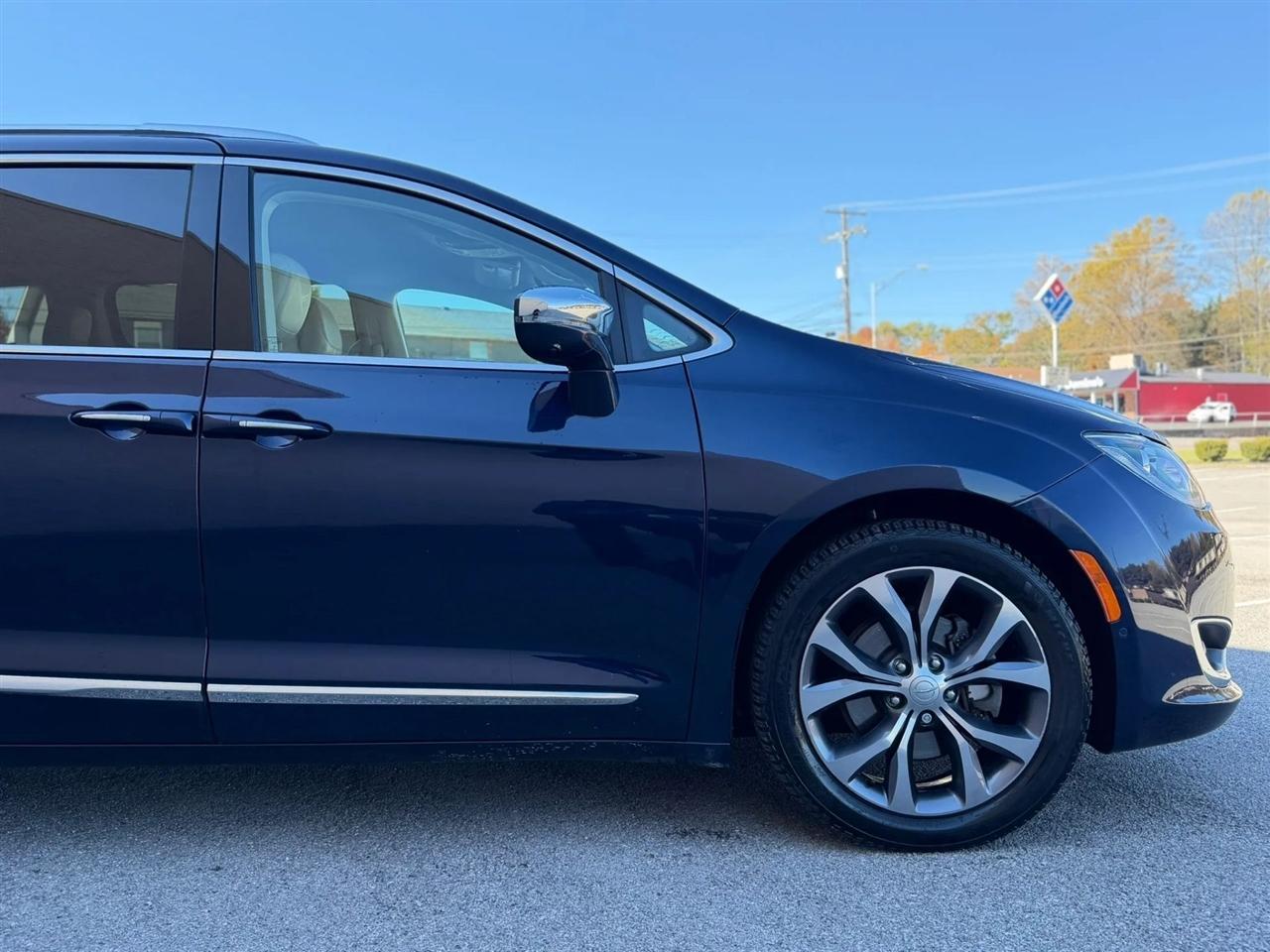 Chrysler Pacifica Limited FWD 2017