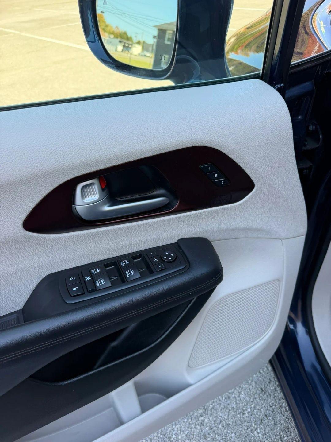 Chrysler Pacifica Limited FWD 2017