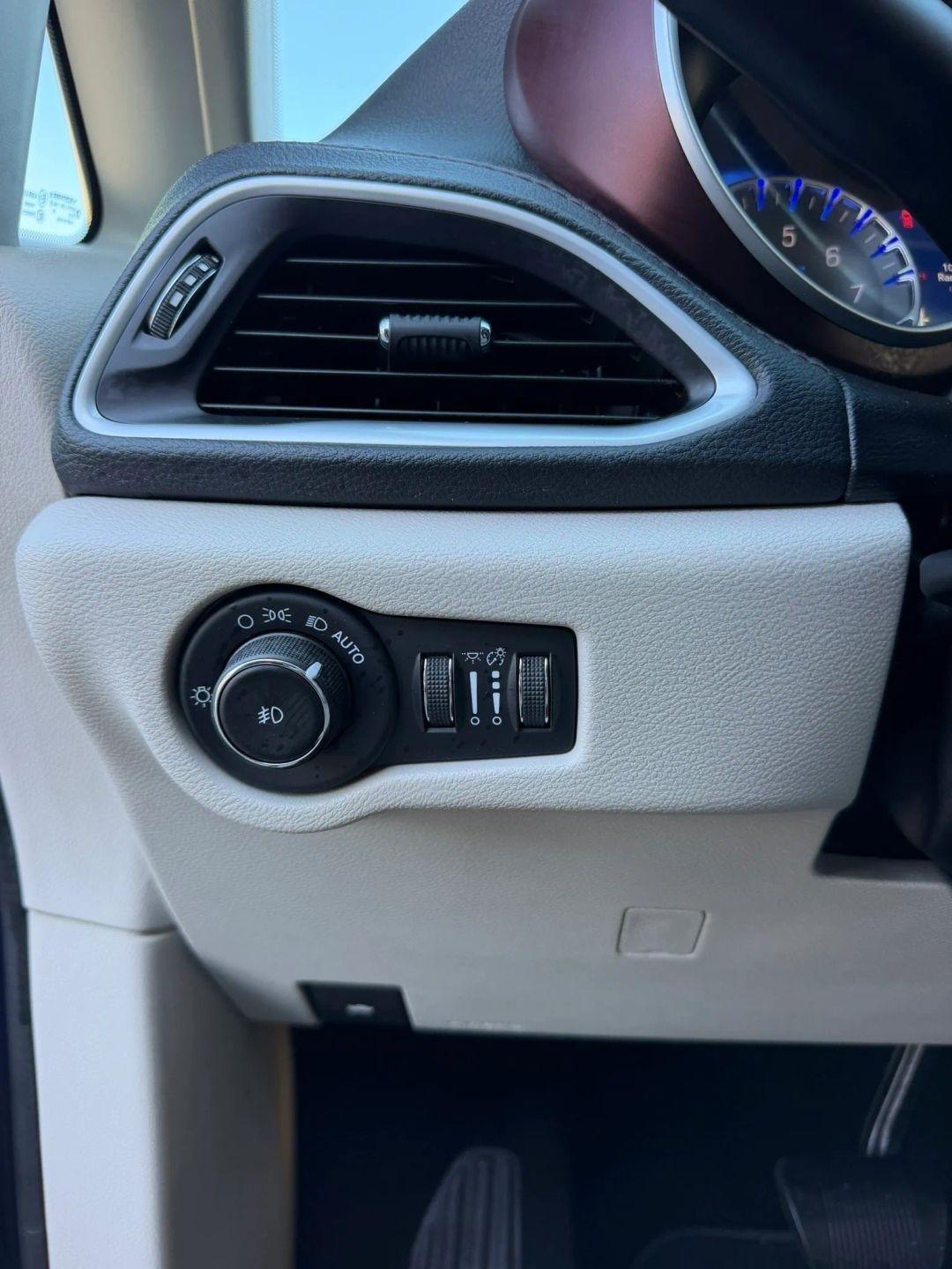Chrysler Pacifica Limited FWD 2017
