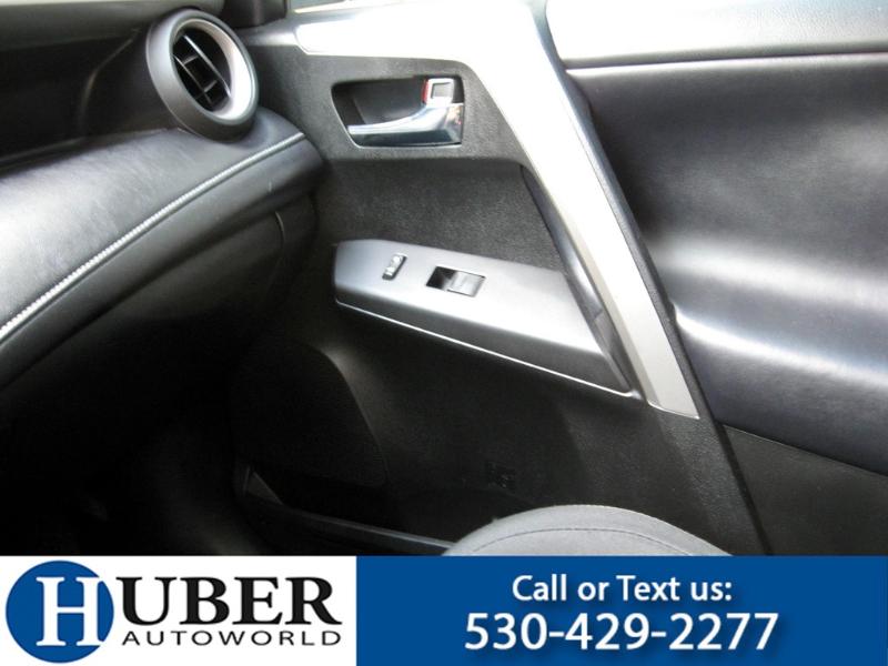 Toyota RAV4 LE FWD 2018