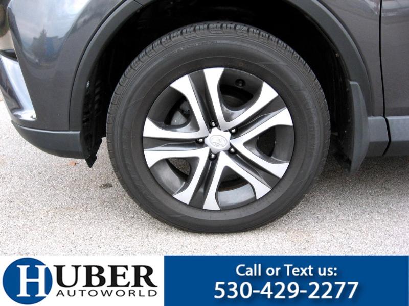 Toyota RAV4 LE FWD 2018