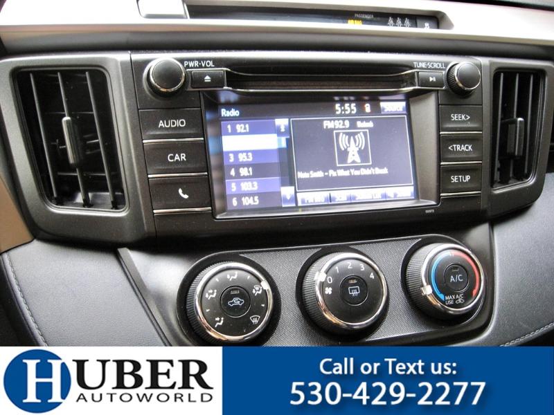 Toyota RAV4 LE FWD 2018