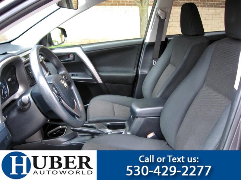 Toyota RAV4 LE FWD 2018