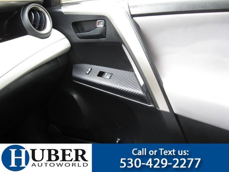 Toyota RAV4 LE AWD 2015