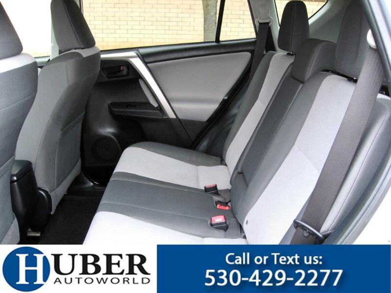 Toyota RAV4 LE AWD 2015