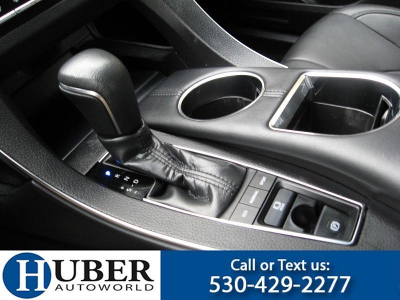 Toyota Avalon XLE 2019