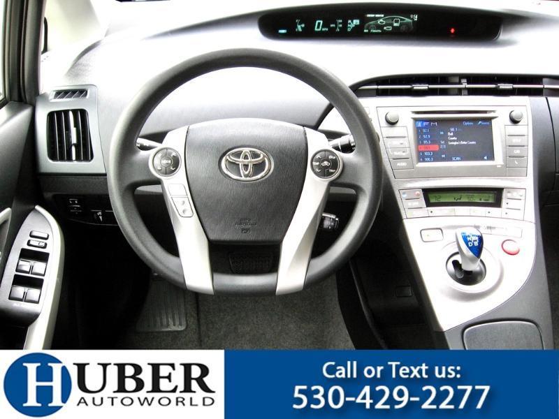 Toyota Prius Two 2015