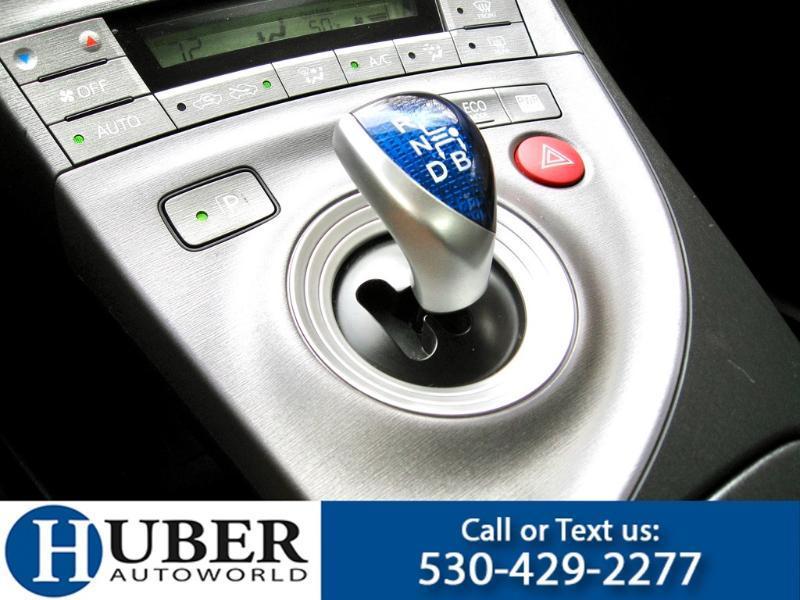 Toyota Prius Two 2015