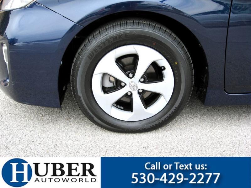 Toyota Prius Two 2015