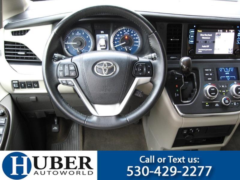 Toyota Sienna  2017