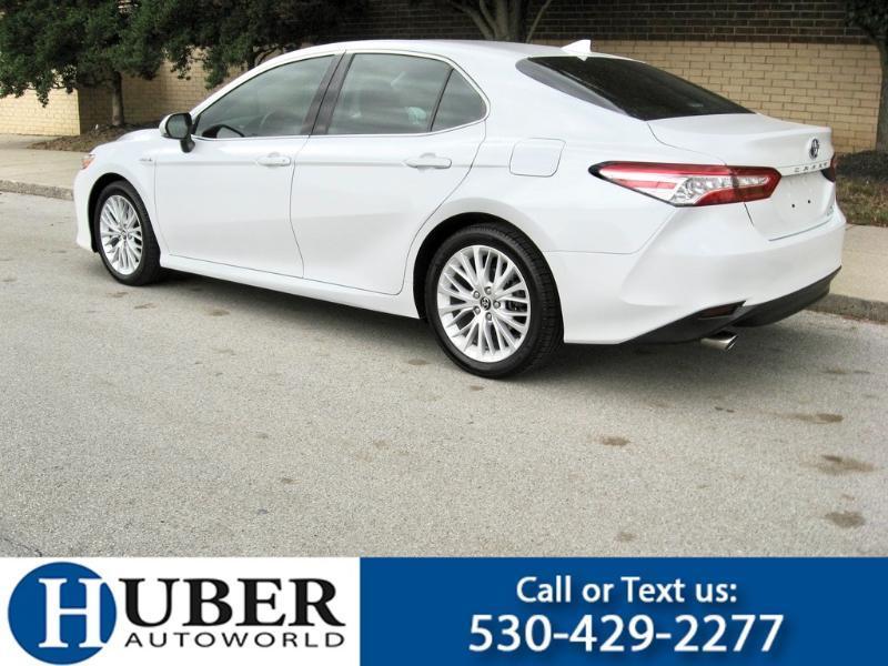 Toyota Camry Hybrid XLE 2020