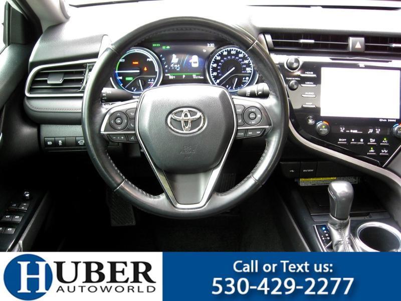 Toyota Camry Hybrid XLE 2020