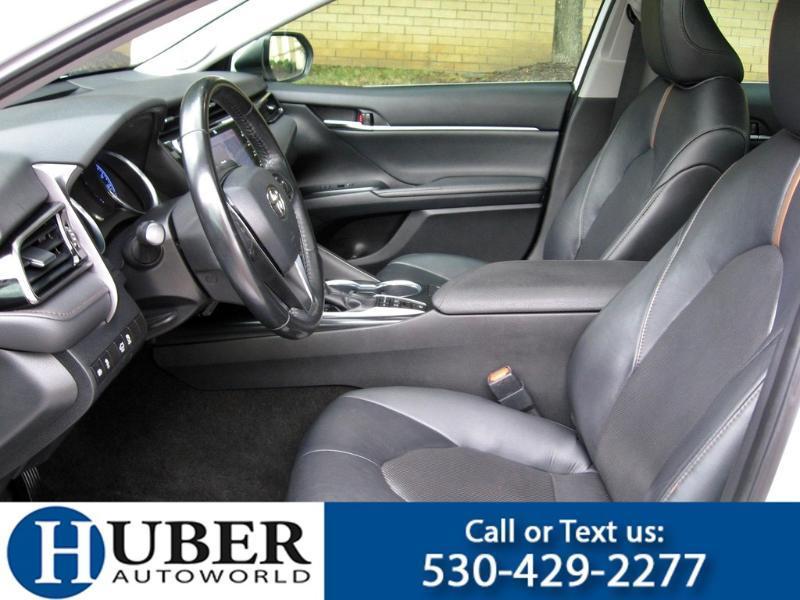 Toyota Camry Hybrid XLE 2020