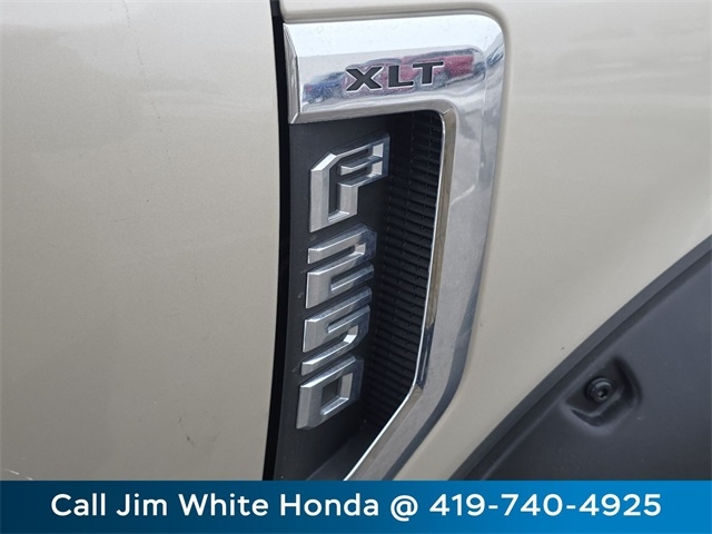 Ford F-250 SD XLT Crew Cab 4WD 2017