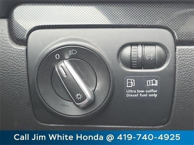 Volkswagen Jetta SportWagen 2.0L TDI 2011