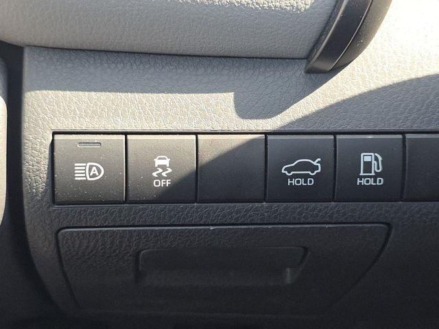 Toyota Camry Hybrid LE 2024