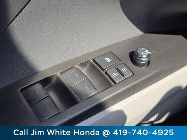 Toyota Camry Hybrid LE 2024