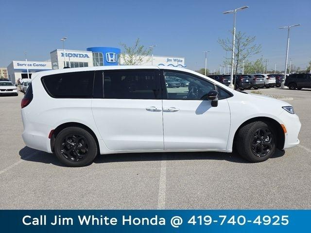 Chrysler Pacifica Hybrid Select 2024