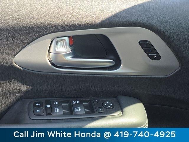 Chrysler Pacifica Hybrid Select 2024