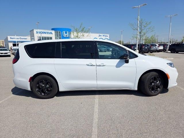 Chrysler Pacifica Hybrid Select 2024