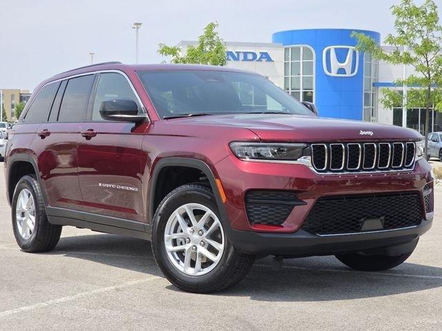 Jeep Grand Cherokee Laredo 4WD 2025