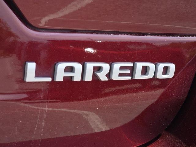 Jeep Grand Cherokee Laredo 4WD 2025