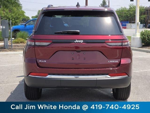 Jeep Grand Cherokee Laredo 4WD 2025