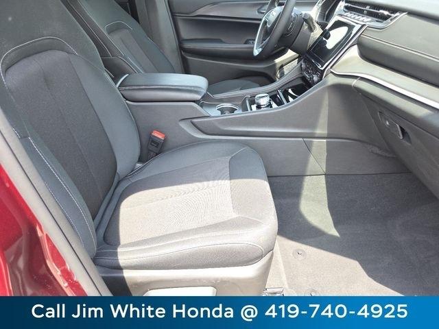 Jeep Grand Cherokee Laredo 4WD 2025