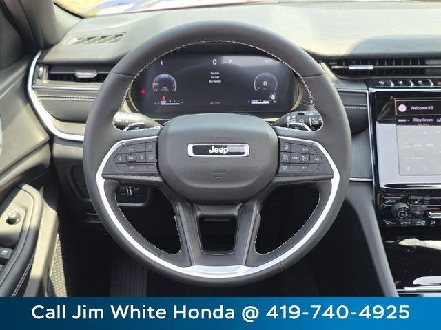Jeep Grand Cherokee Laredo 4WD 2025