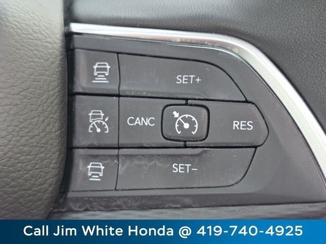 Jeep Grand Cherokee Laredo 4WD 2025