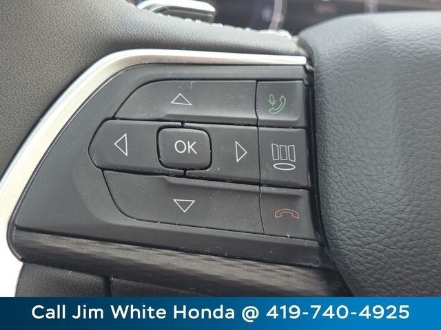 Jeep Grand Cherokee Laredo 4WD 2025